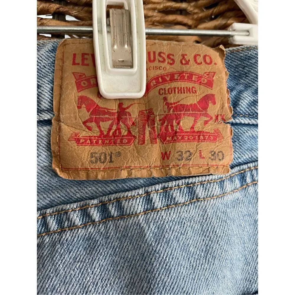 Levi's 501 Men's Blue Light Wash Distressed Straight Denim Jeans Size 32×30